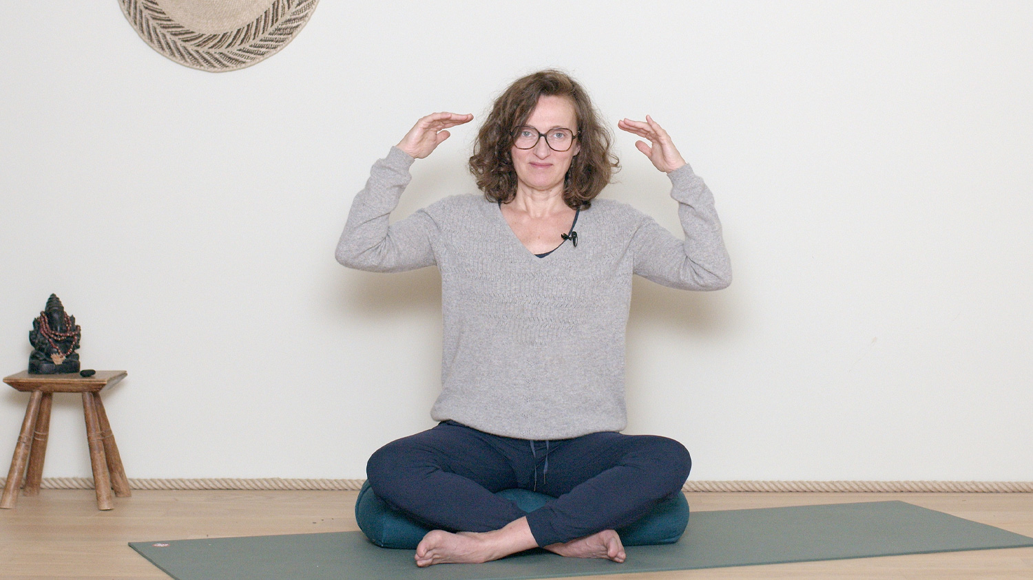 Méditation 7 : Calmer le lac du mental | Cours de yoga en ligne avec Delphine Denis | Méditation