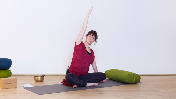 Suivre le cours de yoga en ligne Une grossesse en toute sérénité avec Sandra Bourdeaux | Prénatal